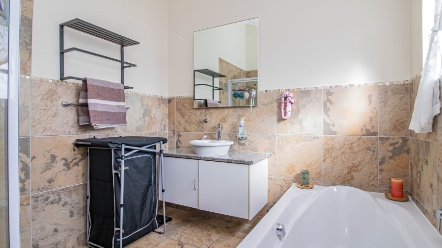 4 Bedroom Property for Sale in Sandbaai Western Cape